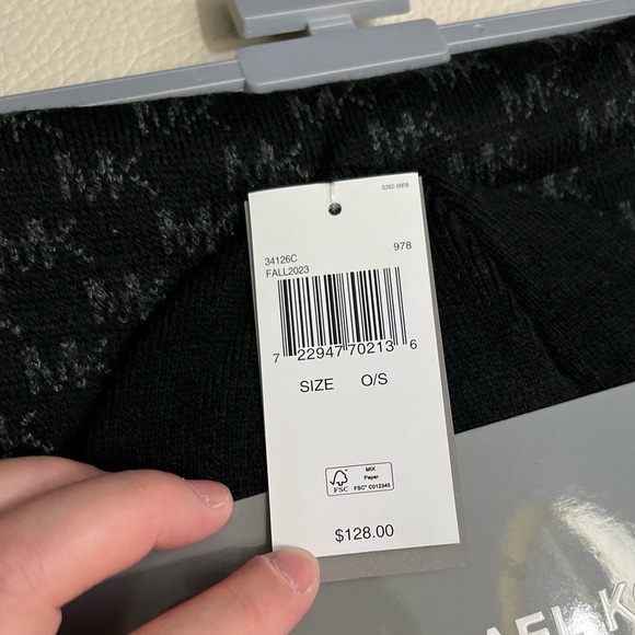 NWT - Michael Kors Reversible Beanie & Logo Scarf Set - Picture 6 of 6